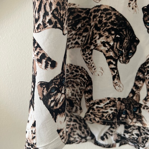 Cute PussyBow Blouse with jungle cats leopards top shirt lightweight H&M - Picture 5 of 5